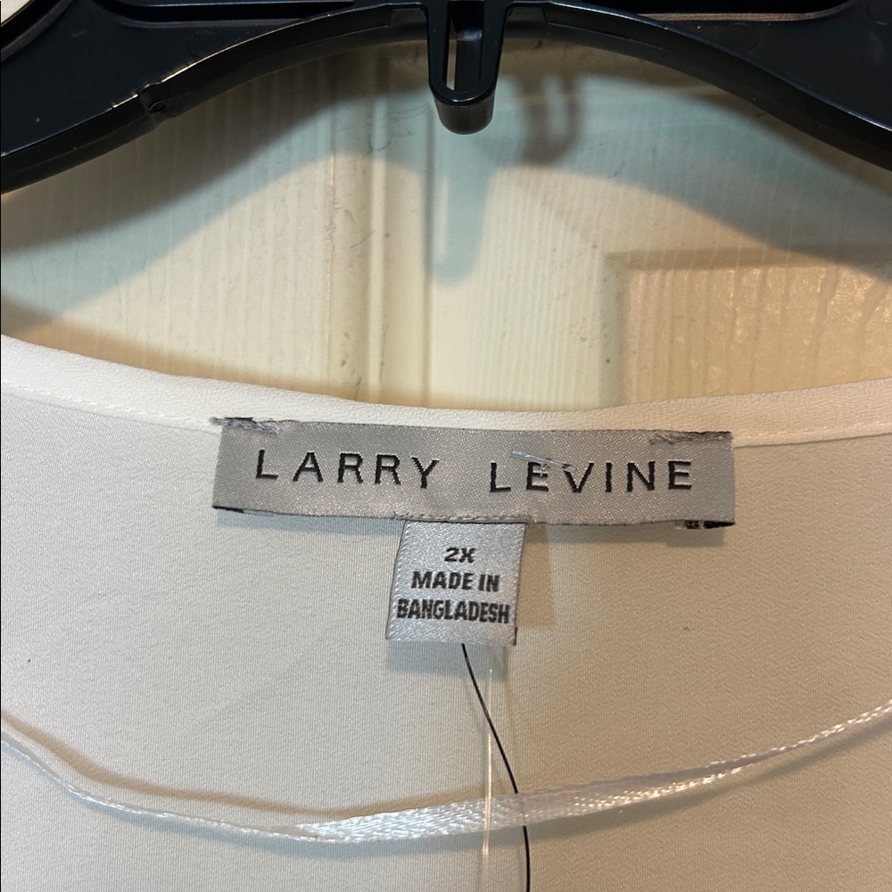Larry Levine White Blouse Top Size 2X - Picture 3 of 8